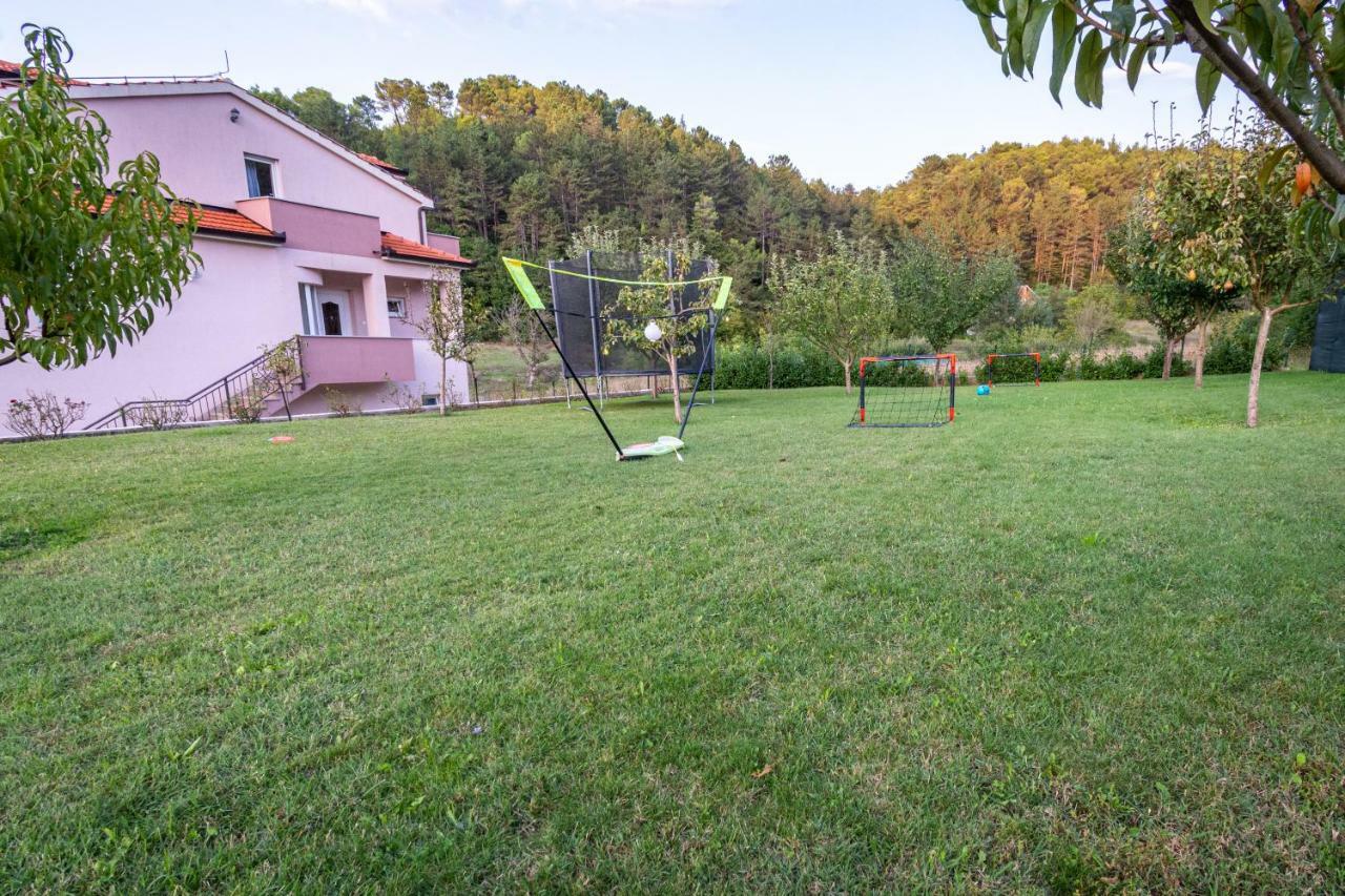 Green Paradise Estate Trilj Bagian luar foto
